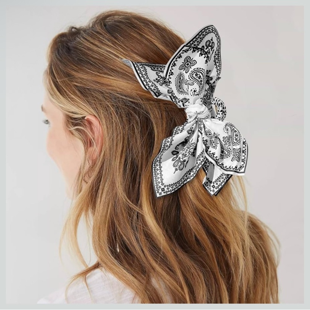 NWT Elegant Black and White Boho Bandana Hair Clip with Vintage Design